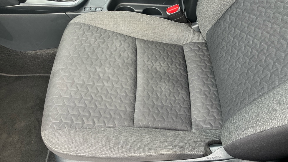 Toyota Yaris Cross 1.5 Hybrid Icon 5dr CVT Hybrid Estate - Image 17