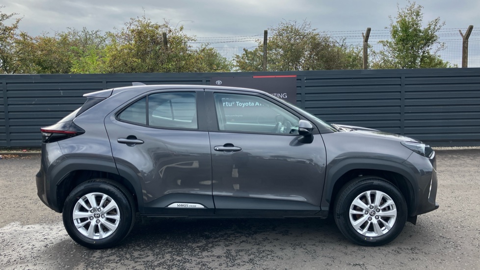 Toyota Yaris Cross 1.5 Hybrid Icon 5dr CVT Hybrid Estate - Image 23