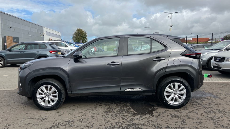 Toyota Yaris Cross 1.5 Hybrid Icon 5dr CVT Hybrid Estate - Image 24