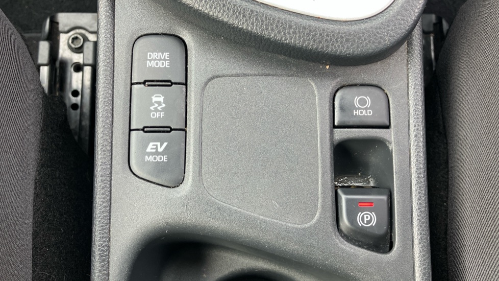 Toyota Yaris Cross 1.5 Hybrid Icon 5dr CVT Hybrid Estate - Image 36