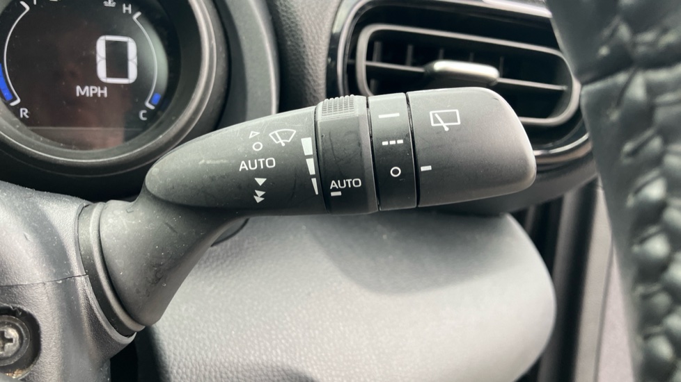Toyota Yaris Cross 1.5 Hybrid Icon 5dr CVT Hybrid Estate - Image 40