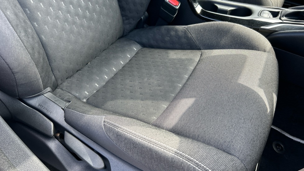 Toyota Corolla 1.8 Hybrid Icon 5dr CVT Hybrid Estate - Image 17