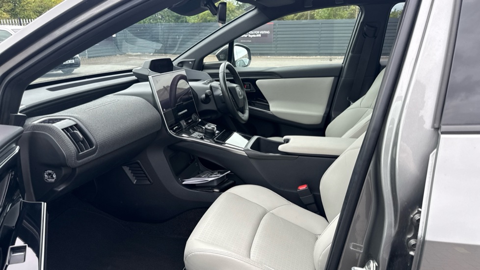 Toyota bZ4X 160kW Premiere Edition 71.4kWh 5dr Auto AWD Electric Hatchback - Image 5