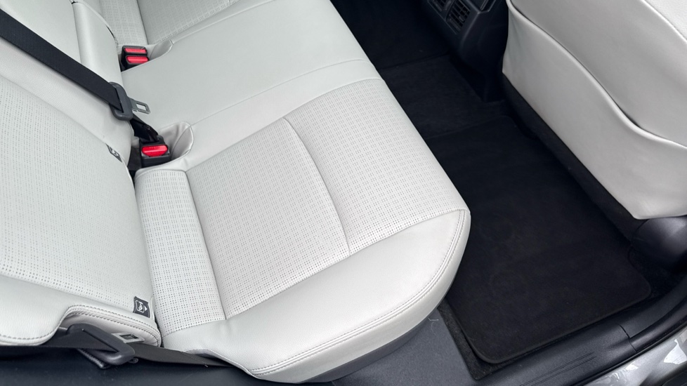 Toyota bZ4X 160kW Premiere Edition 71.4kWh 5dr Auto AWD Electric Hatchback - Image 17