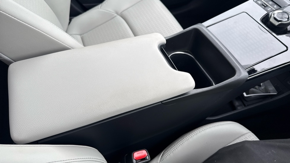 Toyota bZ4X 160kW Premiere Edition 71.4kWh 5dr Auto AWD Electric Hatchback - Image 33