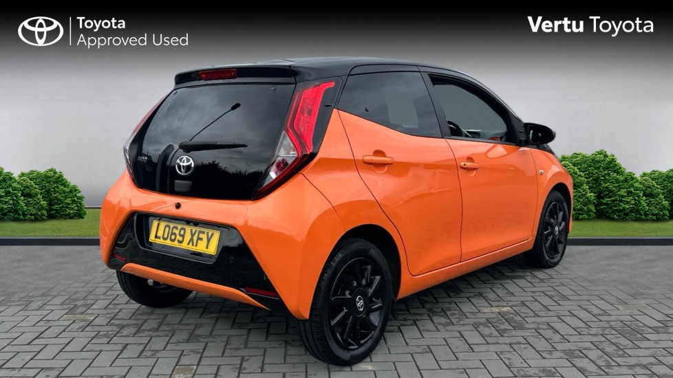 Toyota Aygo 1.0 VVT-i X-Cite 5 5dr x-shift Petrol Hatchback - Image 2