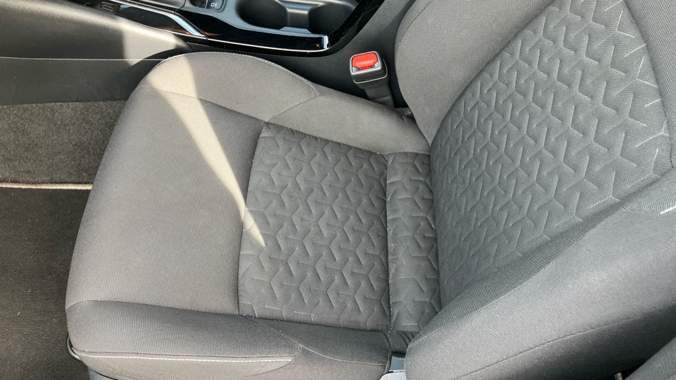 Toyota Corolla 1.8 VVT-i Hybrid Icon 5dr CVT Hybrid Hatchback - Image 17