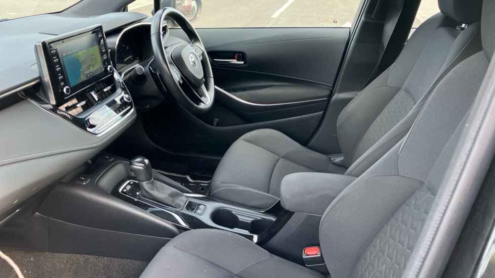 Toyota Corolla 2.0 VVT-i Hybrid Icon Tech 5dr CVT Hybrid Estate - Image 5