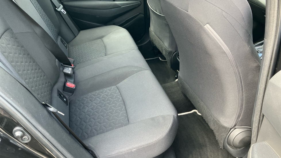 Toyota Corolla 2.0 VVT-i Hybrid Icon Tech 5dr CVT Hybrid Estate - Image 8