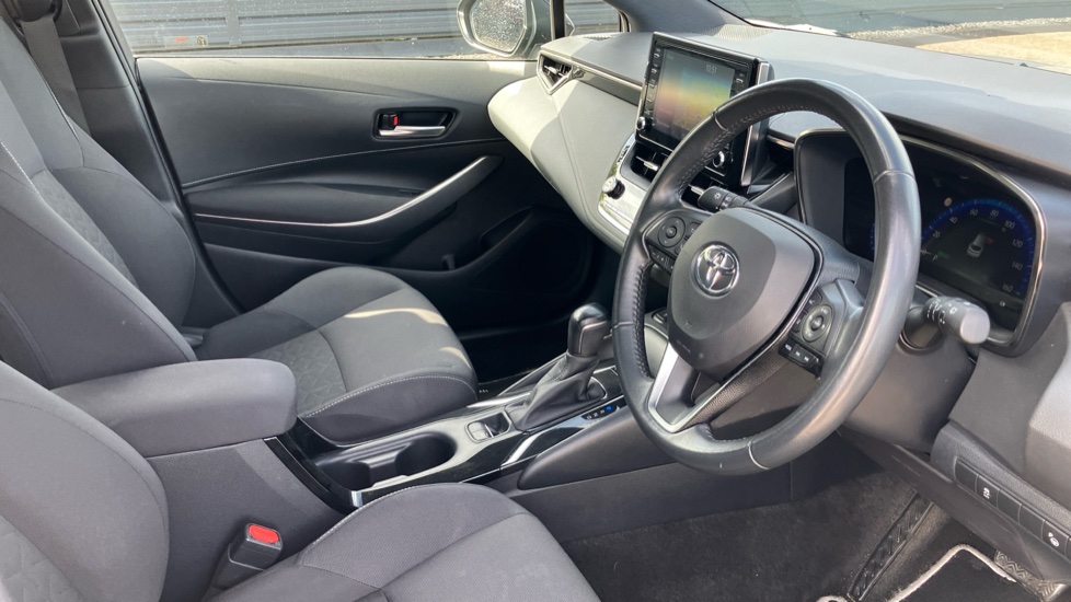 Toyota Corolla 2.0 VVT-i Hybrid Icon Tech 5dr CVT Hybrid Estate - Image 12