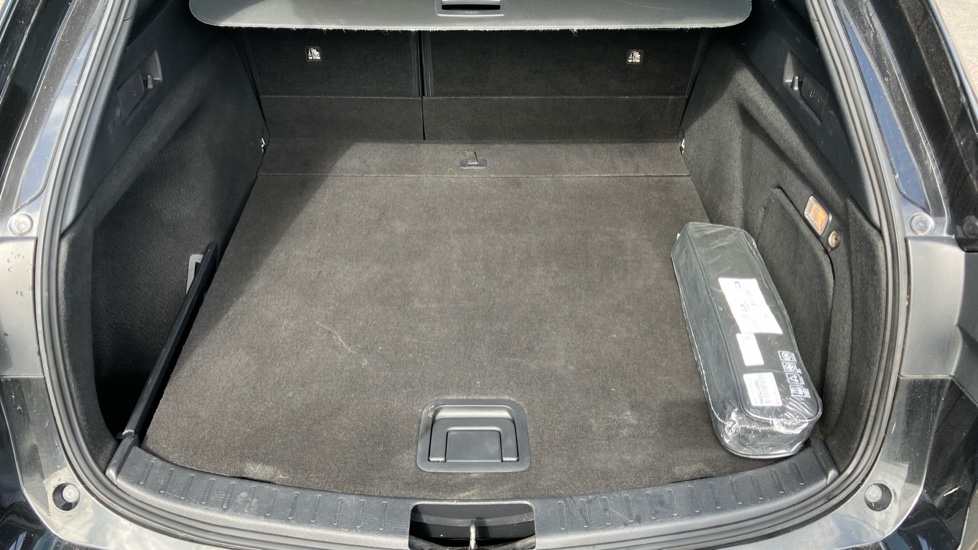 Toyota Corolla 2.0 VVT-i Hybrid Icon Tech 5dr CVT Hybrid Estate - Image 13