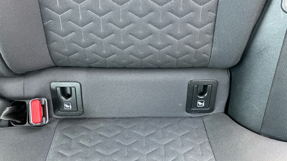 Toyota Corolla 2.0 VVT-i Hybrid Icon Tech 5dr CVT Hybrid Estate - Image 14
