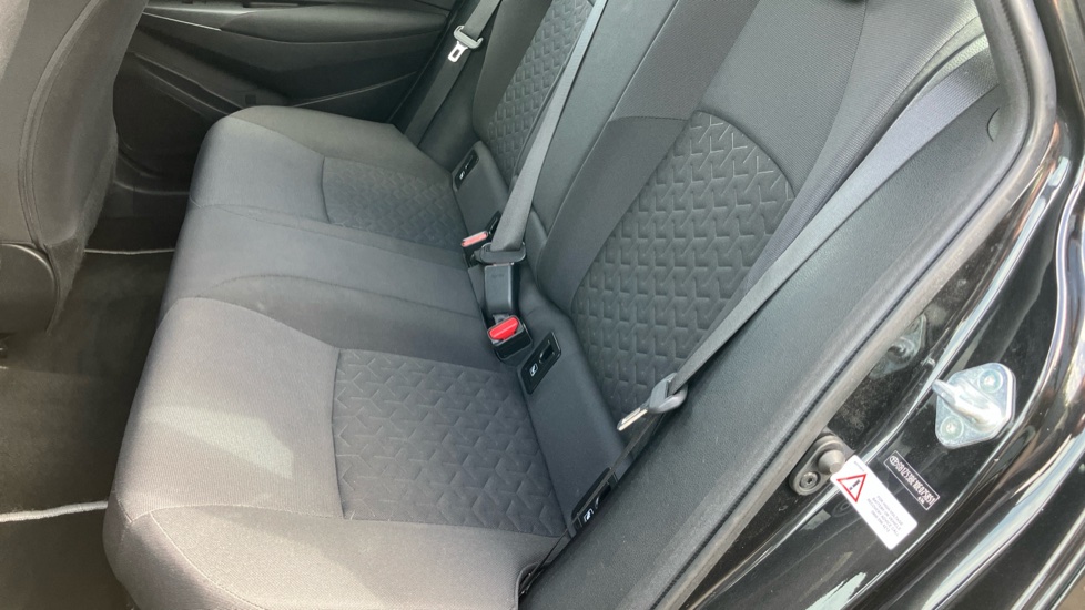 Toyota Corolla 2.0 VVT-i Hybrid Icon Tech 5dr CVT Hybrid Estate - Image 15