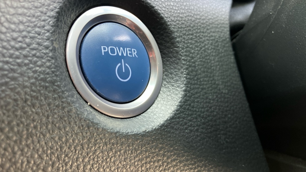 Toyota Corolla 2.0 VVT-i Hybrid Icon Tech 5dr CVT Hybrid Estate - Image 16