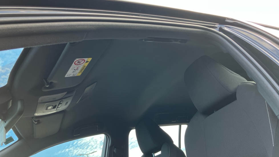 Toyota Corolla 2.0 VVT-i Hybrid Icon Tech 5dr CVT Hybrid Estate - Image 19