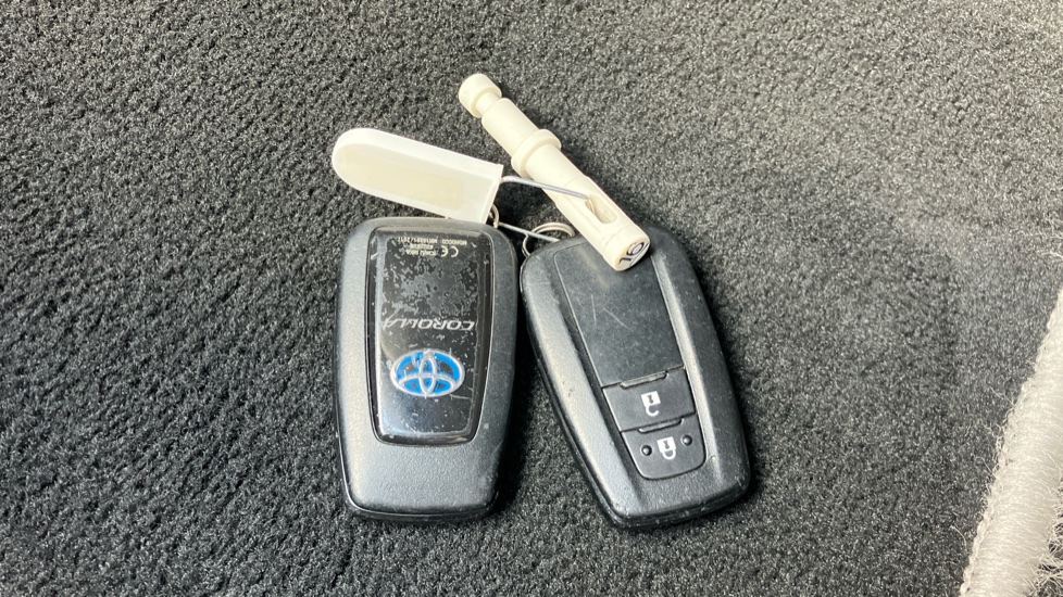 Toyota Corolla 2.0 VVT-i Hybrid Icon Tech 5dr CVT Hybrid Estate - Image 28