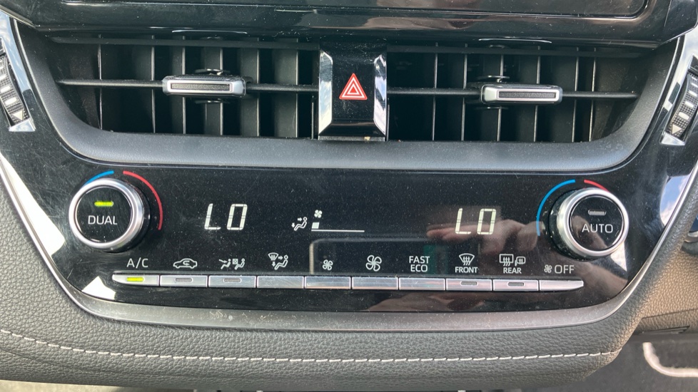 Toyota Corolla 2.0 VVT-i Hybrid Icon Tech 5dr CVT Hybrid Estate - Image 31