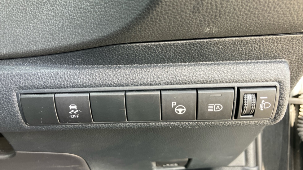 Toyota Corolla 2.0 VVT-i Hybrid Icon Tech 5dr CVT Hybrid Estate - Image 33
