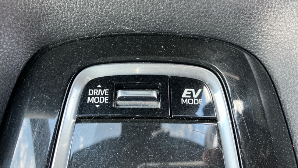 Toyota Corolla 2.0 VVT-i Hybrid Icon Tech 5dr CVT Hybrid Estate - Image 46