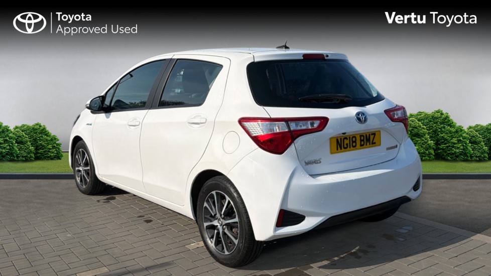 Toyota Yaris 1.5 Hybrid Icon Tech 5dr CVT Hybrid Hatchback - Image 4