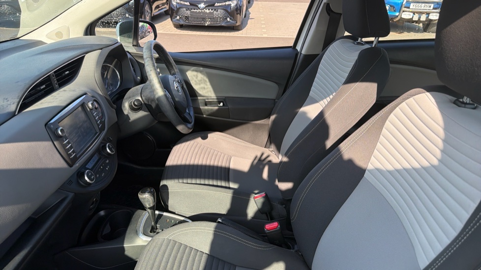 Toyota Yaris 1.5 Hybrid Icon Tech 5dr CVT Hybrid Hatchback - Image 5