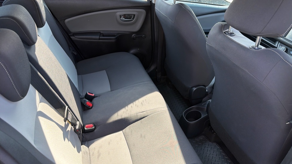 Toyota Yaris 1.5 Hybrid Icon Tech 5dr CVT Hybrid Hatchback - Image 8