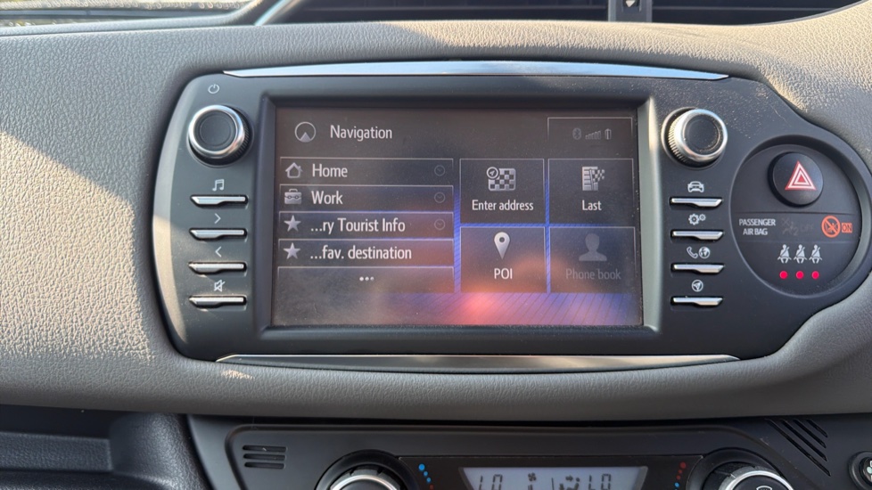 Toyota Yaris 1.5 Hybrid Icon Tech 5dr CVT Hybrid Hatchback - Image 9