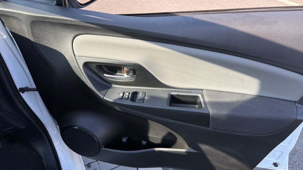 Toyota Yaris 1.5 Hybrid Icon Tech 5dr CVT Hybrid Hatchback - Image 10