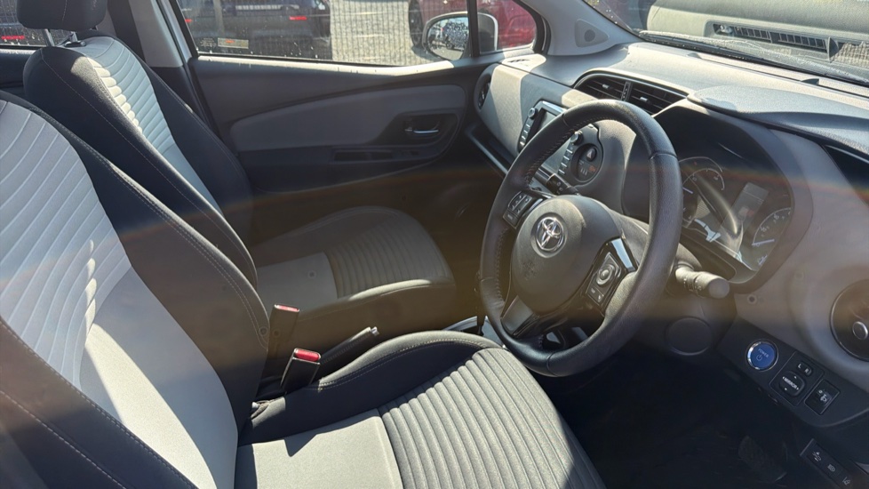 Toyota Yaris 1.5 Hybrid Icon Tech 5dr CVT Hybrid Hatchback - Image 12