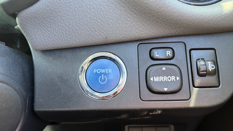 Toyota Yaris 1.5 Hybrid Icon Tech 5dr CVT Hybrid Hatchback - Image 16
