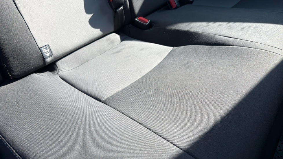 Toyota Yaris 1.5 Hybrid Icon Tech 5dr CVT Hybrid Hatchback - Image 17
