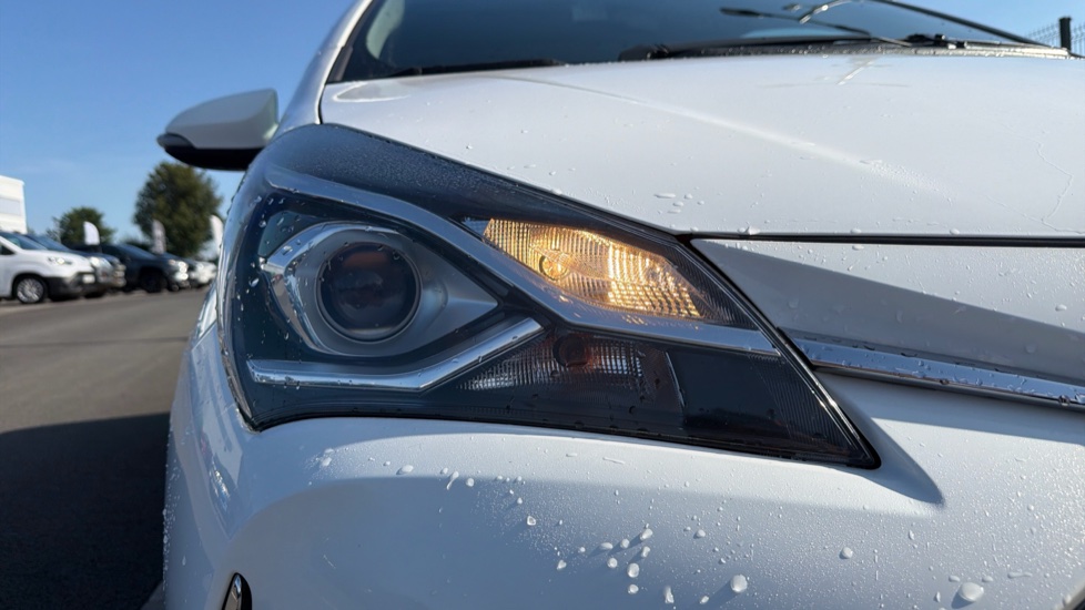 Toyota Yaris 1.5 Hybrid Icon Tech 5dr CVT Hybrid Hatchback - Image 20