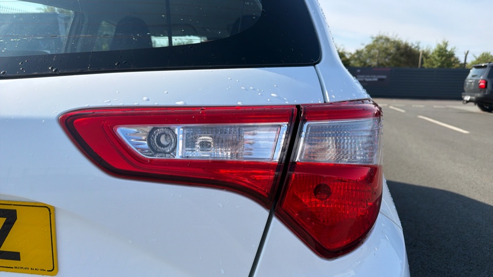 Toyota Yaris 1.5 Hybrid Icon Tech 5dr CVT Hybrid Hatchback - Image 21