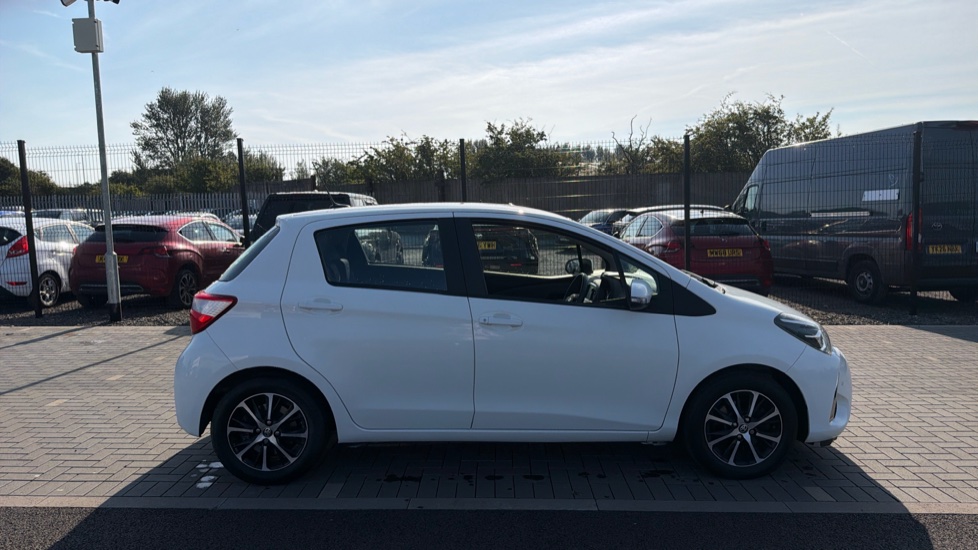 Toyota Yaris 1.5 Hybrid Icon Tech 5dr CVT Hybrid Hatchback - Image 23