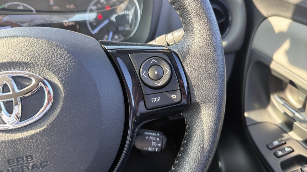Toyota Yaris 1.5 Hybrid Icon Tech 5dr CVT Hybrid Hatchback - Image 29