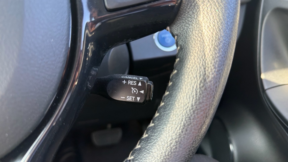 Toyota Yaris 1.5 Hybrid Icon Tech 5dr CVT Hybrid Hatchback - Image 30