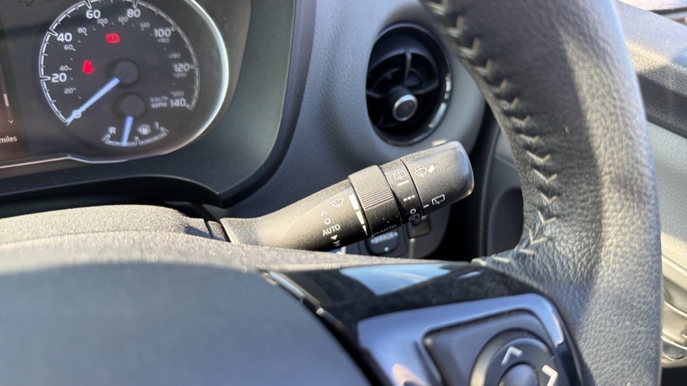 Toyota Yaris 1.5 Hybrid Icon Tech 5dr CVT Hybrid Hatchback - Image 32