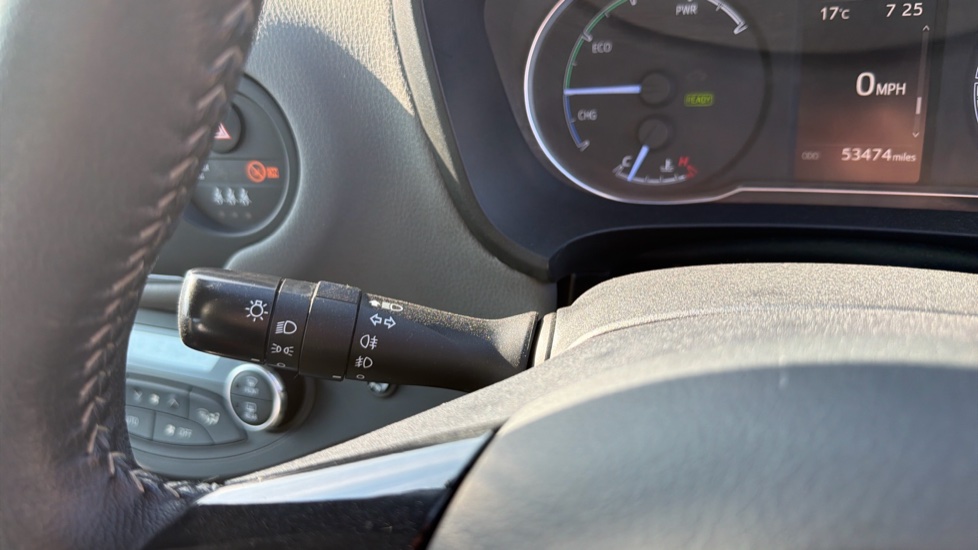 Toyota Yaris 1.5 Hybrid Icon Tech 5dr CVT Hybrid Hatchback - Image 33