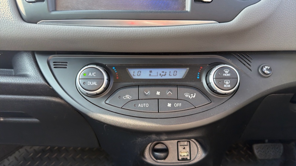Toyota Yaris 1.5 Hybrid Icon Tech 5dr CVT Hybrid Hatchback - Image 34