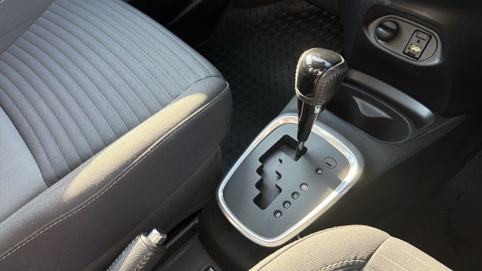 Toyota Yaris 1.5 Hybrid Icon Tech 5dr CVT Hybrid Hatchback - Image 35