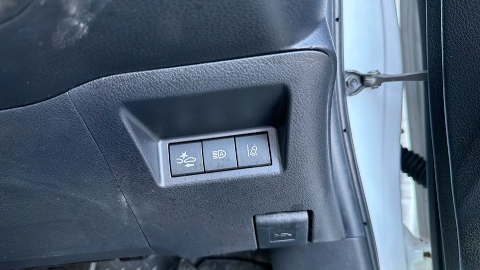 Toyota Yaris 1.5 Hybrid Icon Tech 5dr CVT Hybrid Hatchback - Image 39
