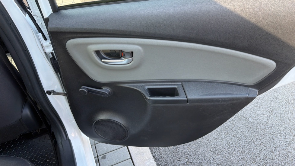 Toyota Yaris 1.5 Hybrid Icon Tech 5dr CVT Hybrid Hatchback - Image 40