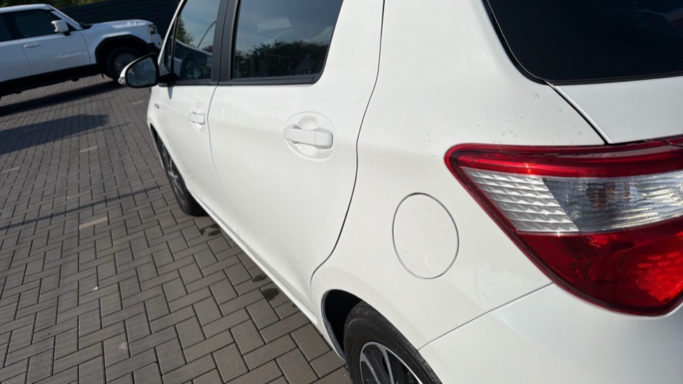 Toyota Yaris 1.5 Hybrid Icon Tech 5dr CVT Hybrid Hatchback - Image 44