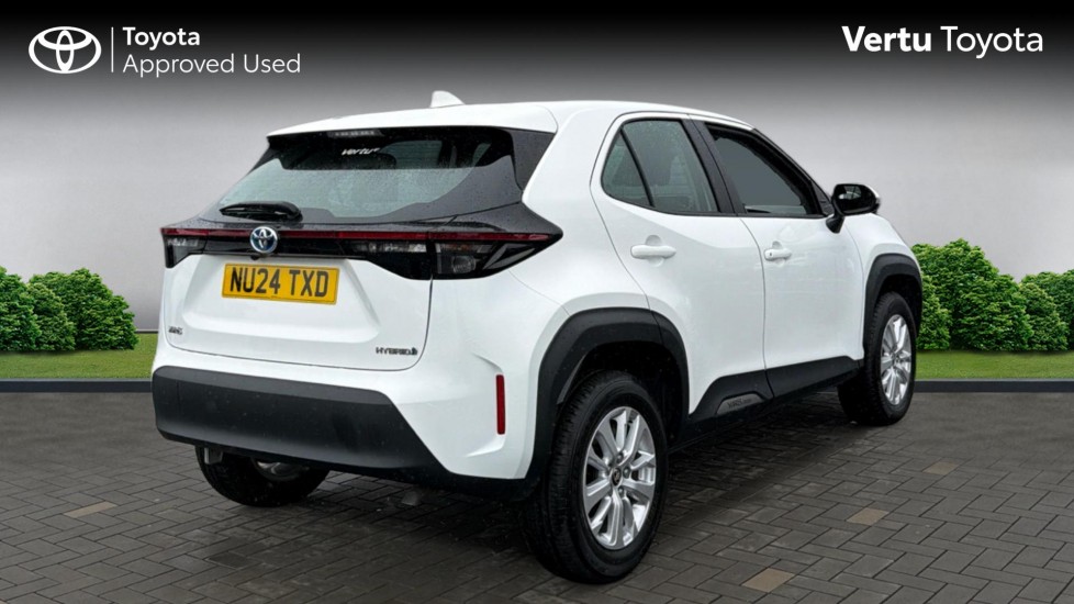 Toyota Yaris Cross 1.5 Hybrid Icon 5dr CVT Hybrid Estate - Image 2