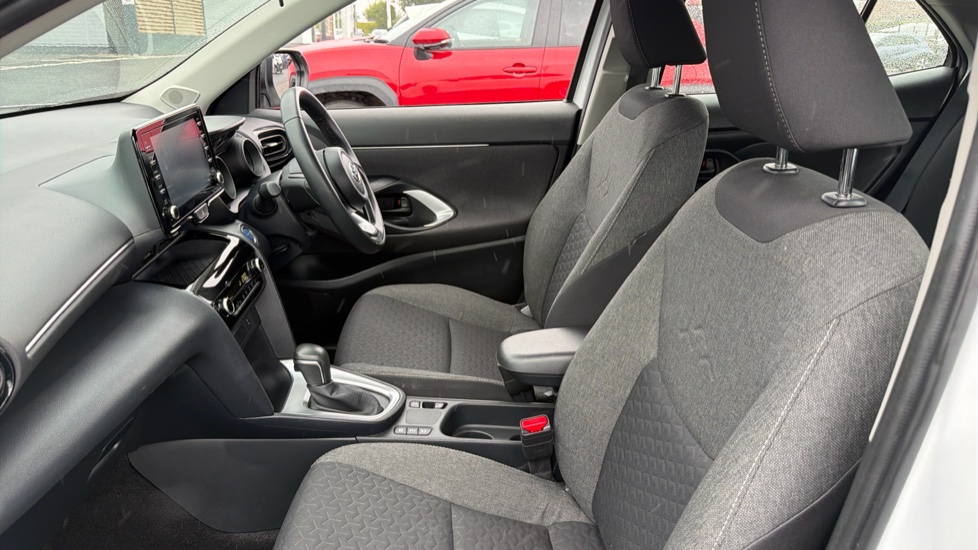 Toyota Yaris Cross 1.5 Hybrid Icon 5dr CVT Hybrid Estate - Image 5