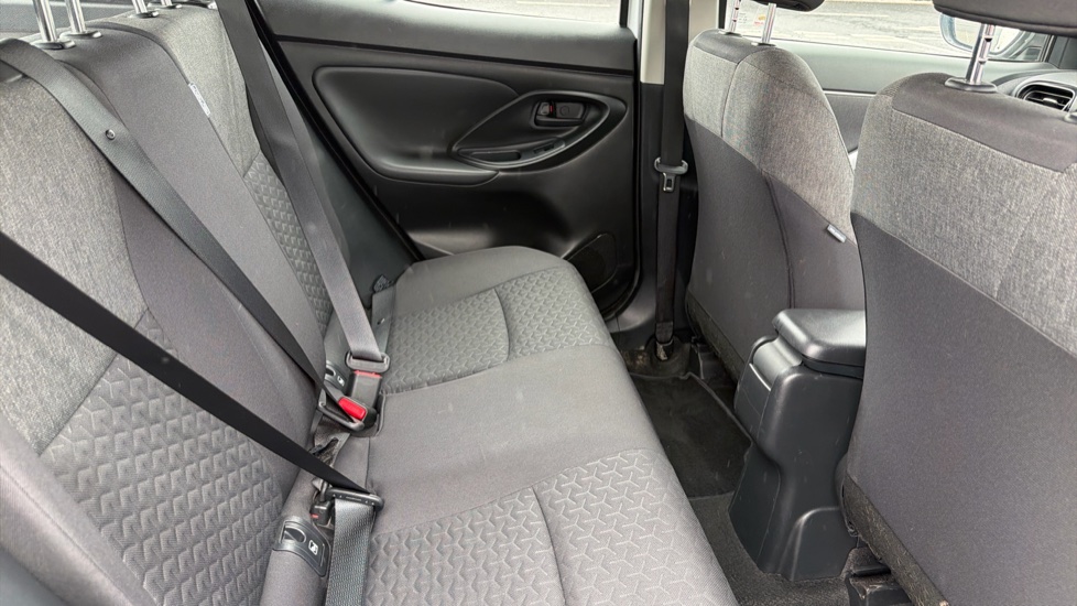 Toyota Yaris Cross 1.5 Hybrid Icon 5dr CVT Hybrid Estate - Image 8