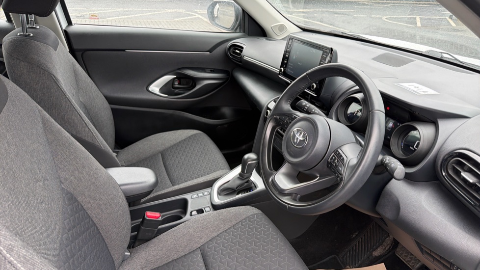 Toyota Yaris Cross 1.5 Hybrid Icon 5dr CVT Hybrid Estate - Image 12