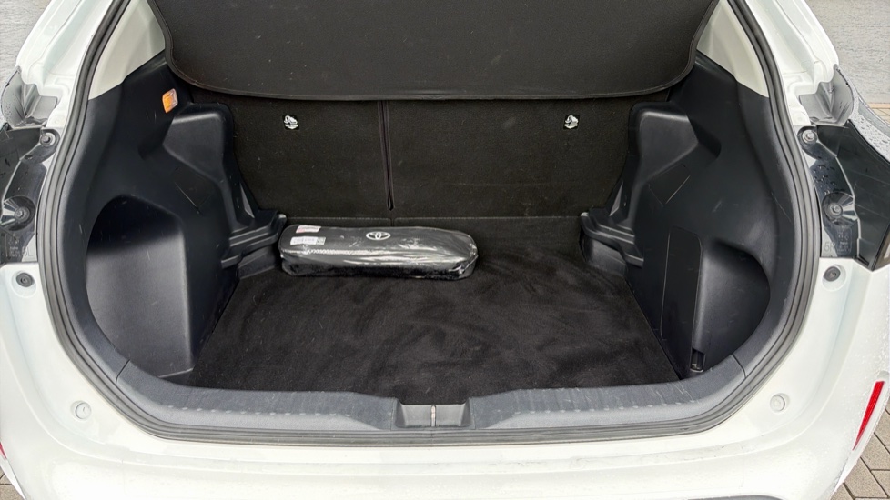 Toyota Yaris Cross 1.5 Hybrid Icon 5dr CVT Hybrid Estate - Image 13