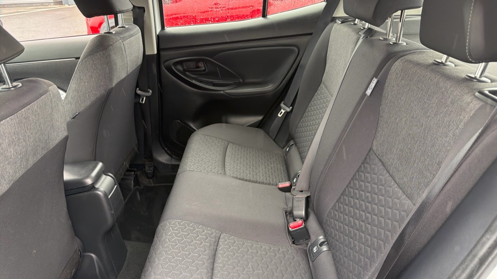 Toyota Yaris Cross 1.5 Hybrid Icon 5dr CVT Hybrid Estate - Image 15