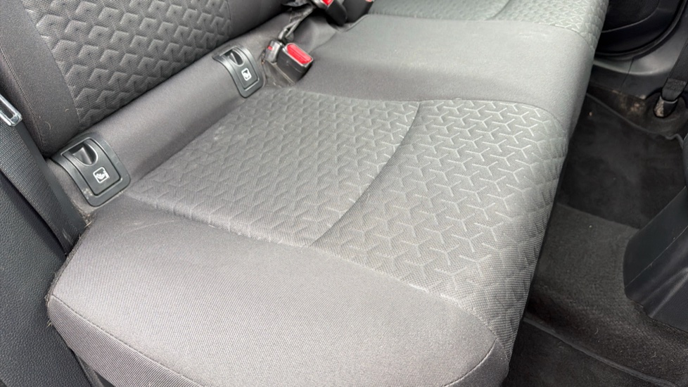 Toyota Yaris Cross 1.5 Hybrid Icon 5dr CVT Hybrid Estate - Image 17